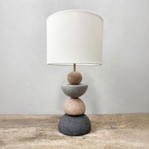 ZENSTONE A ΦΩΤΙΣΤΙΚΟ ΕΠΙΤΡΑΠΕΖΙΟ 25.5x25.5x49cm POLYRESIN ΠΟΛΥΧΡΩΜΟ ΥΦΑΣΜΑ ΛΕΥΚΟ