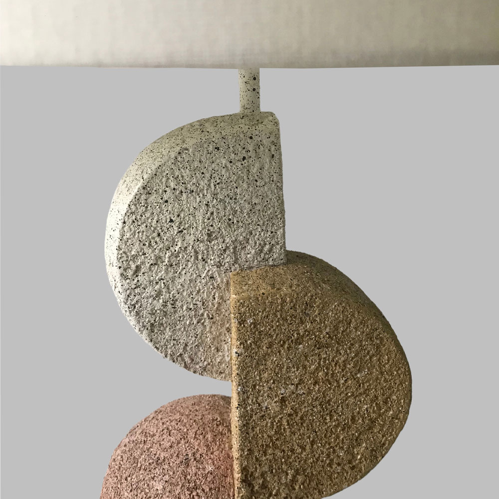 ZENSTONE B ΦΩΤΙΣΤΙΚΟ ΕΠΙΤΡΑΠΕΖΙΟ 30.5x30.5x63cm POLYRESIN ΠΟΛΥΧΡΩΜΟ ΥΦΑΣΜΑ ΛΕΥΚΟ